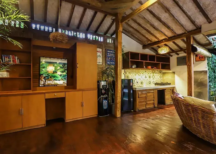 Nicely-Decorated Compact Villa With Plunge Pool